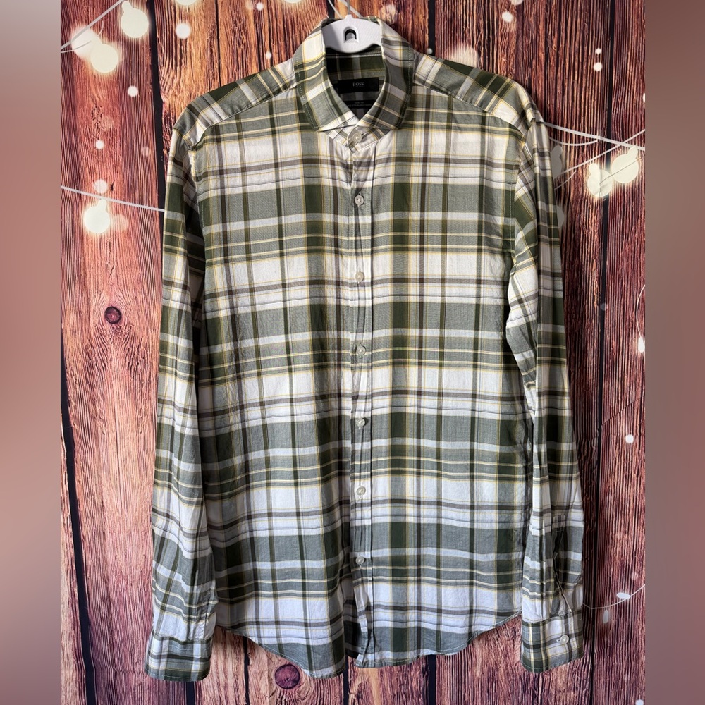 Hugo Boss Slim Fit Plaid Button-Up Shirt Fine Italian Fabric Lightweight M
